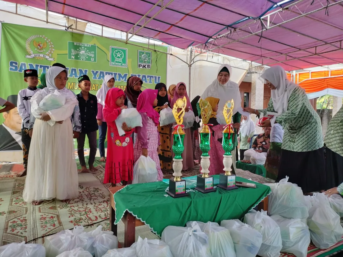 Bersama Fraksi PKB DPR RI, Muslimat dan Fatayat NU kecamatan Karangawen Gelar Santunan Yatim Piatu