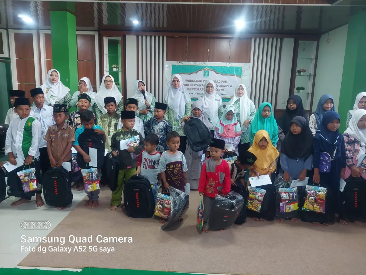 PC Fatayat NU Kabupaten Demak Beri Santunan Pada Anak Yatim
