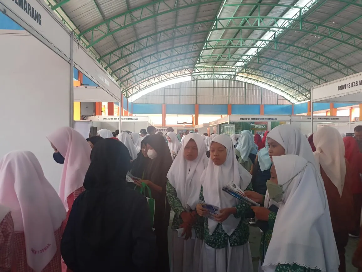 Tambah Referensi Masuk Perguruan Tinggi, Siswa MANU Demak Diajak Kunjungi Campus Expo