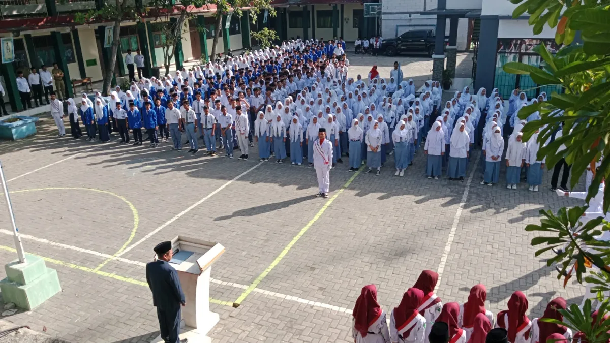 Upacara dan Doa Bersama HUT RI Ke-78, Yayasan Pendidikan Islam Hidayatul Mubtadiin Sayung Ajak Gelorakan Semangat Kemerdekaan