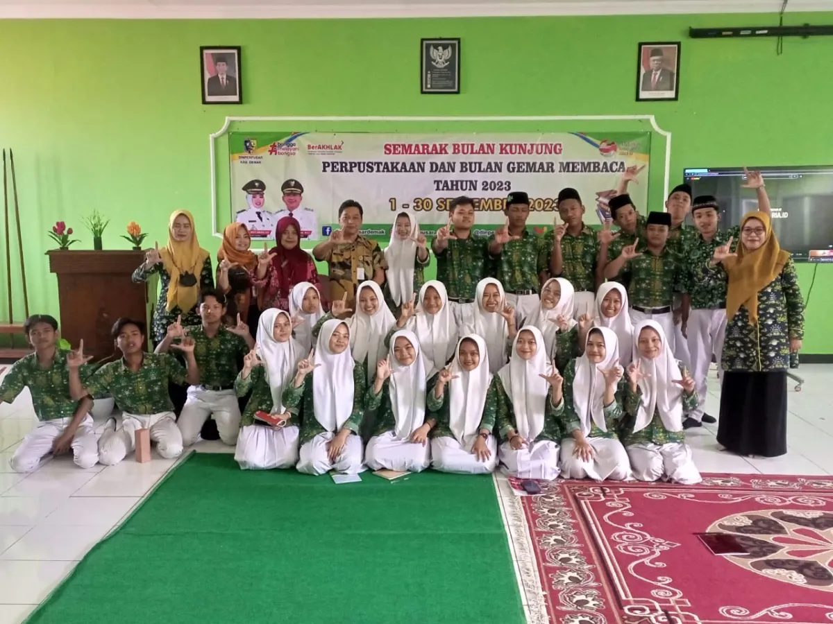 Tingkatkan Minat Membaca, MANU Demak Ajak Murid Kunjungi Perpustakaan Daerah