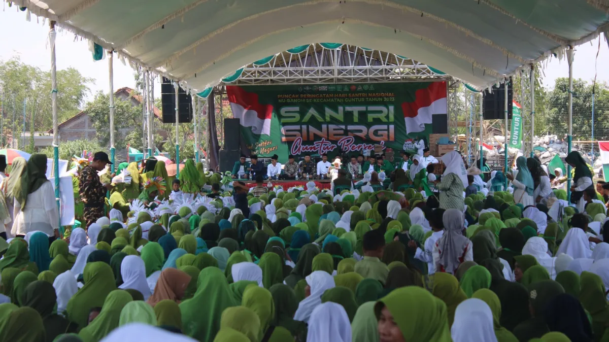Puncak Peringatan Hari Santri, Ribuan Warga Nahdliyin Ikuti Kirab