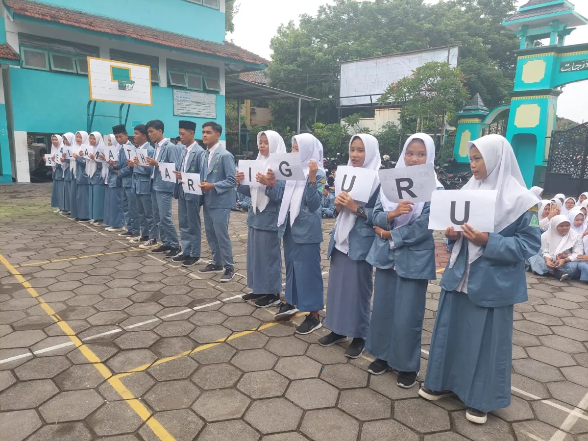 Upacara Hari Guru Nasional 2023 Tingkat Sekolah, Petugas Dari Guru