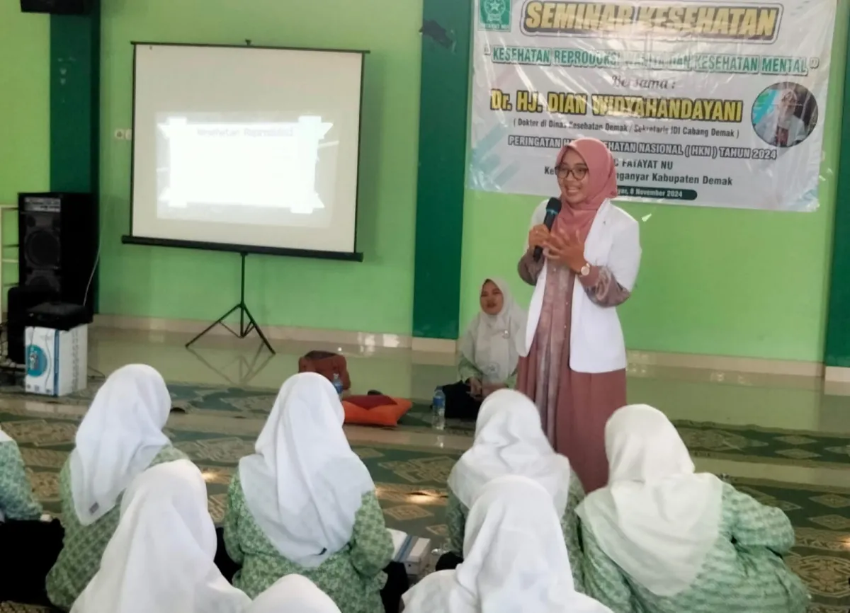 Dokter Dian Ajak Kader Fatayat Selalu Menjaga Organ Reproduksinya