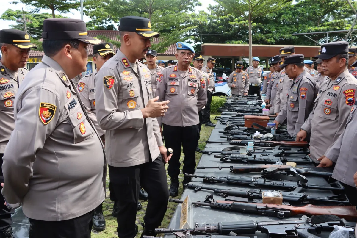 Kapolres Demak Pastikan Kelayakan Senjata Api Dinas melalui Pemeriksaan Berkala