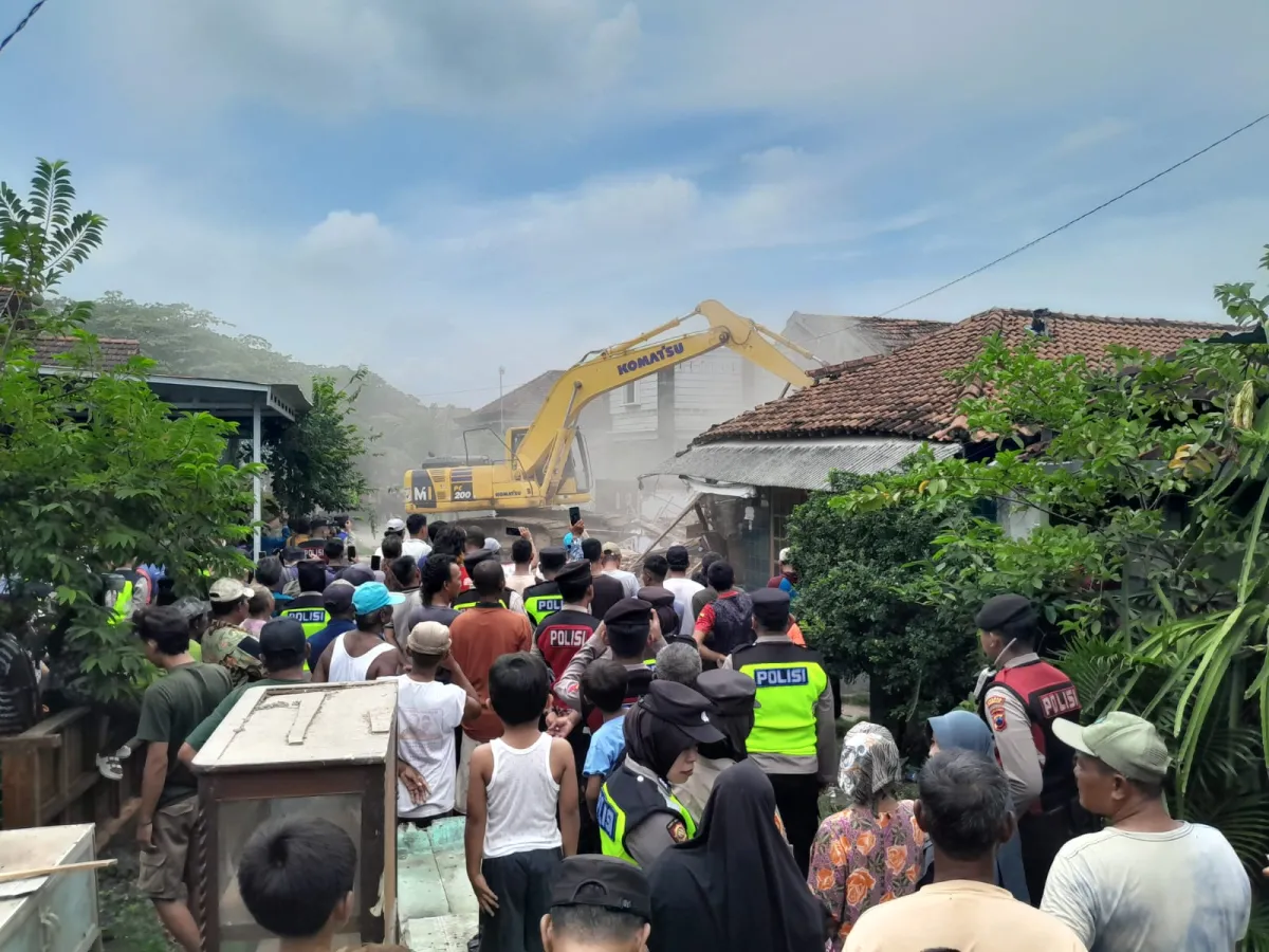 Puluhan Tahun Menempati, Warga Rejosari Digusur tanpa Kompensasi