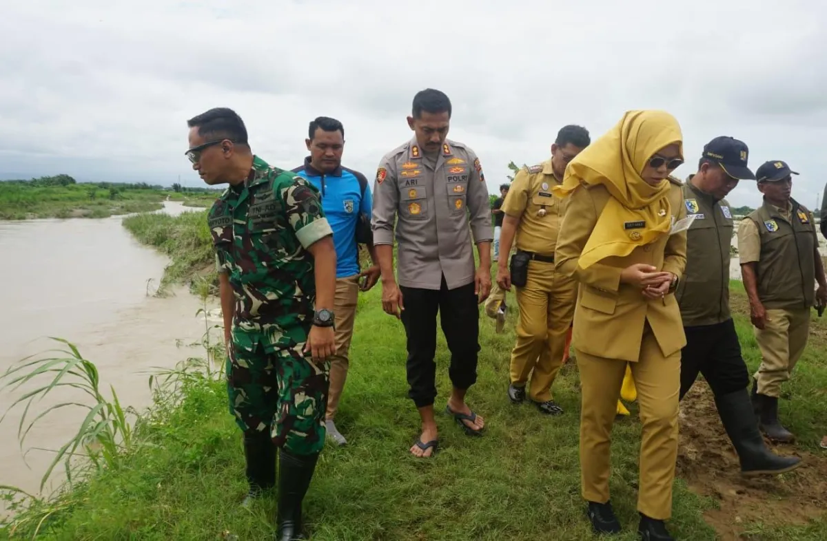 Bupati Demak Turun Langsung Tangani Dampak Tanggul Jebol di Sungai Cabean