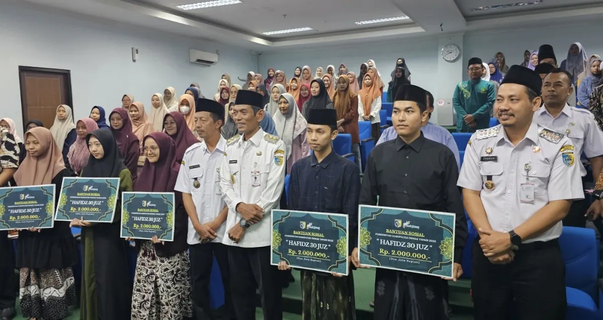 Pemkab Demak Salurkan Bansos kepada 100 Santri Hafidz Hafidzoh